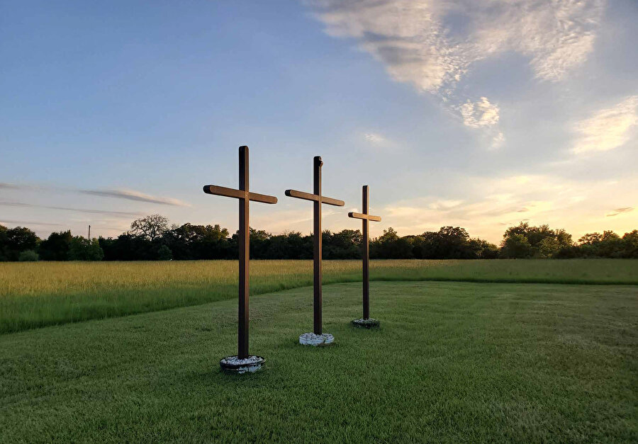 Sorup duruyorum beyaz Efendi İsa’ya, Söylesene ne fayda var duada?