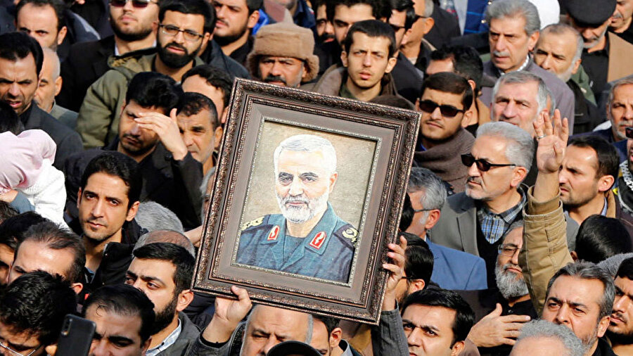 Süleymani'nin cenaze töreninde izdiham çıktı