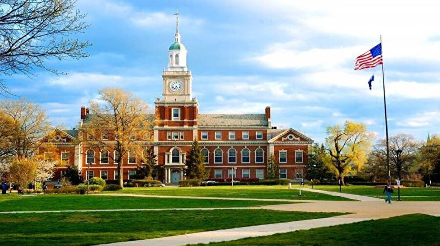 Harvard Üniversitesi, Amerika Birleşik Devletleri'nde Massachusetts eyaletinin Boston şehrinin Cambridge mahallesinde bulunan ve alanında dünyanın en önde gelen üniversitelerinden biridir.