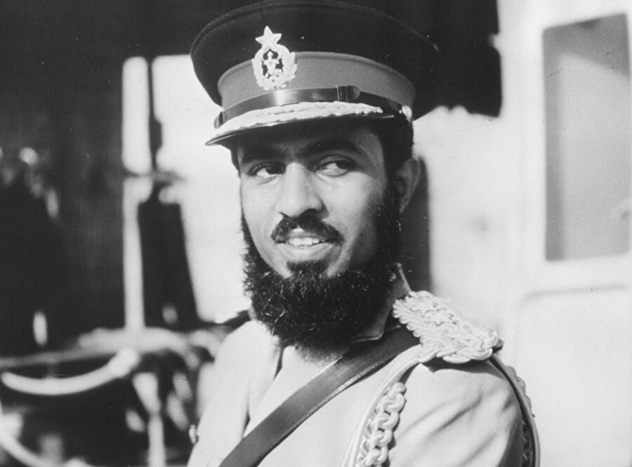 Kâbûs bin Saîd, 1970'de kansız bir darbeyle tahtı el geçirdi.