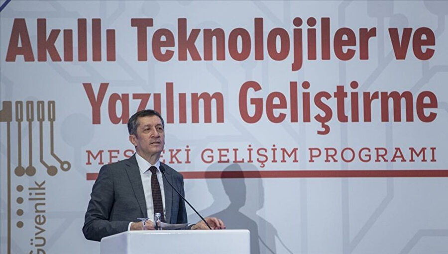 Milli Eğitim Bakanı Ziya Selçuk.