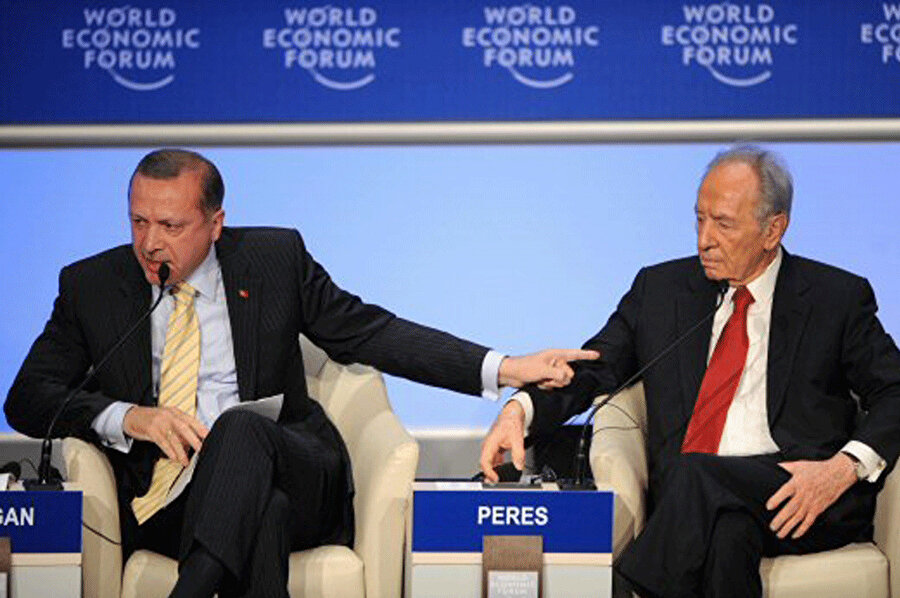 29 Ocak 2009 tarihinde Cumhurbaşkanı Erdoğan, başbakanlığı döneminde katıldığı Davos’ta ‘One Minute’ diyerek İsrail’in masum insanları öldürdüğünü tüm dünyanın önünde haykırdı...