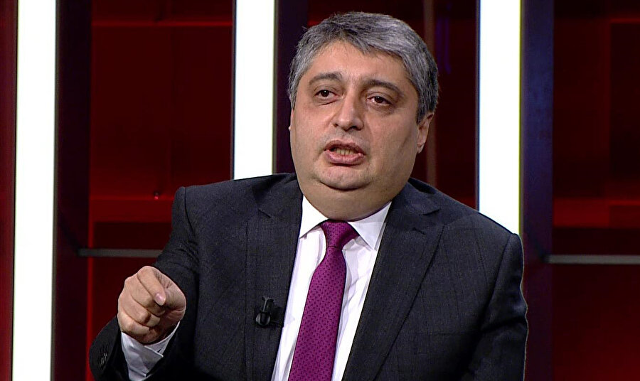 Gerçek Hayat’ın hâlâ ayakta olması sizin, benim, memleketimizdeki nice okur yazarın hayalinin ötesinde değerli. 1000. sayıda hatırlanmak, bir zamanlar aynı çatıda olmanın ötesinde, bugün kendisine sığınıcak çatı arayanların gıpta edeceği bir güzellik...