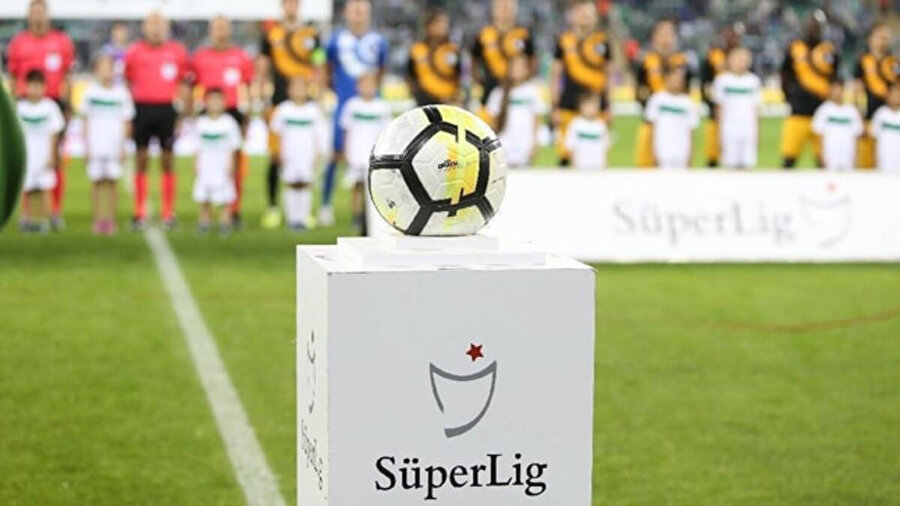Süper Lig 18. hafta karşılaşması Ankaragücü - Konyaspor mücadelesiyle başlayacak.
