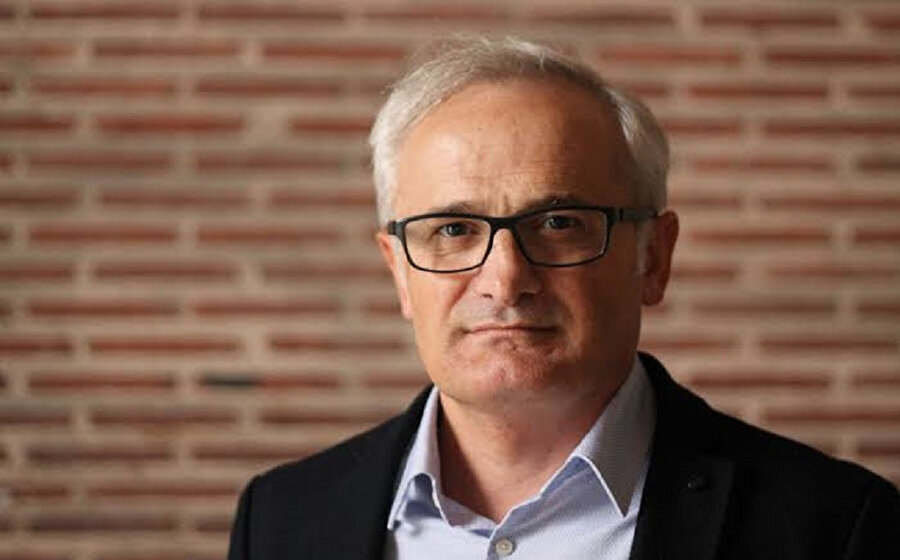 Ali Şükrü Çoruk: Satırların altını çizerek ve kenara notlar alarak kitabın yazılış sürecini bir şekilde devam ettirmek, yazarla konuşmak istiyorum.