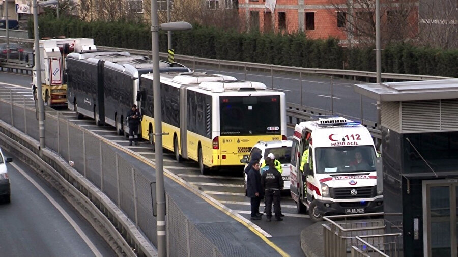 Okmeydanı durağındaki metrobüs kazası