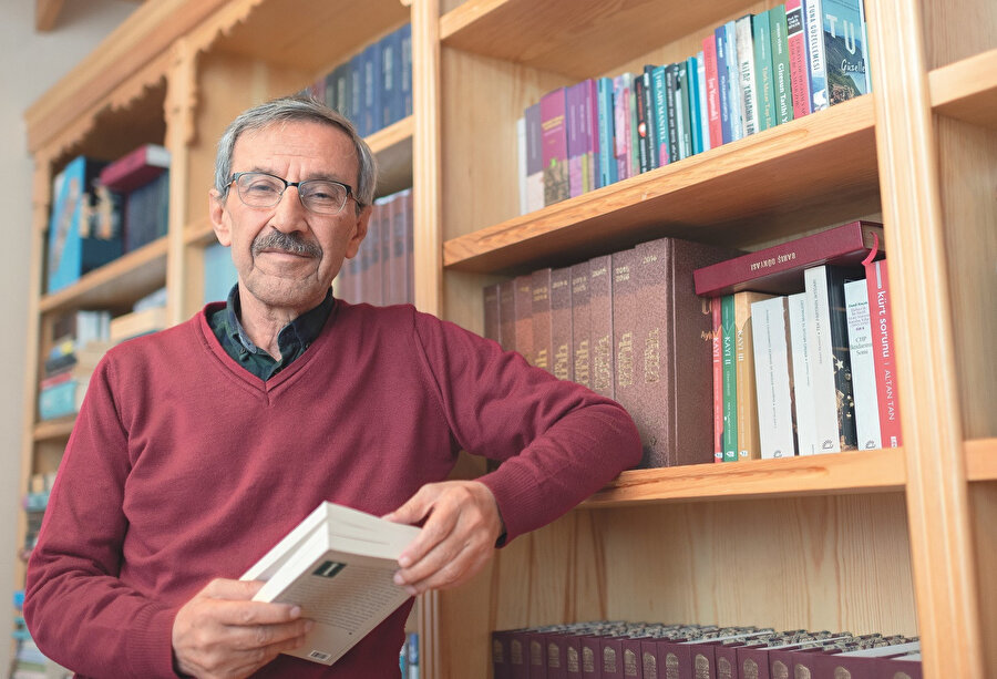 Dindar olarak ve İslamcı olarak sizin ister istemez bir geleneğe yaslanmış olmanız gerekiyor. Bir medeniyeti sürdürmeniz gerekiyor.