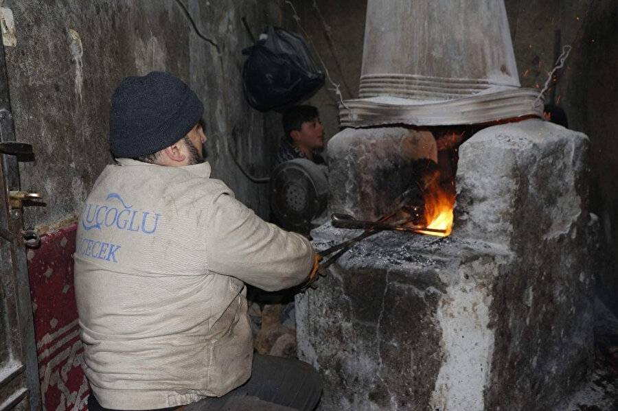 Siirt'te kelleler ocaklarda pişiriliyor
