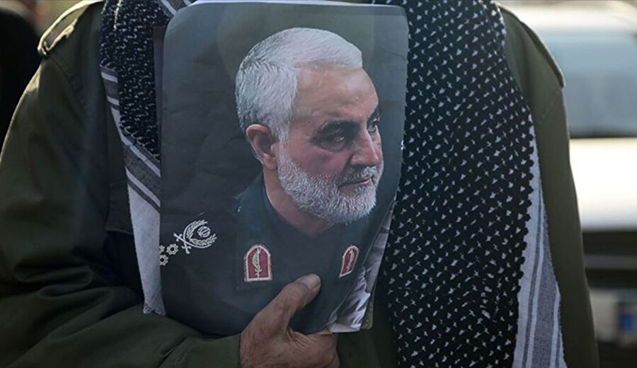 ABD Savunma Bakanlığı (Pentagon), Süleymani ve Haşdi Şabi Başkan Yardımcısı Ebu Mehdi el-Mühendis'in, 3 Ocak sabahı Bağdat Havalimanı yakınına düzenlenen saldırıda öldürüldüğünü açıklamıştı.
