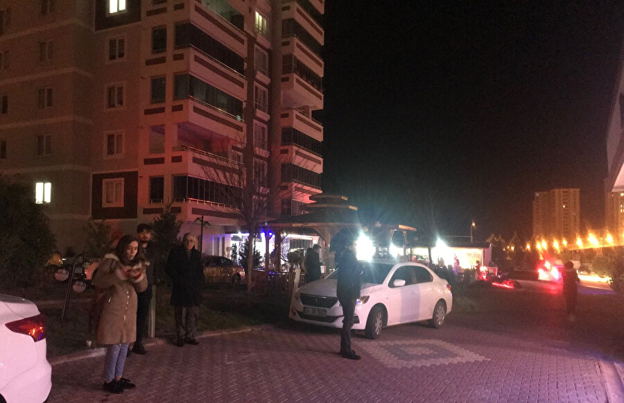 Elazığ'da 6,8 büyüklüğünde deprem oldu.