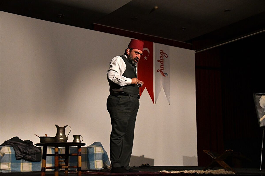 Sinema, dizi ve tiyatro oyuncusu Ahmet Yenilmez.
