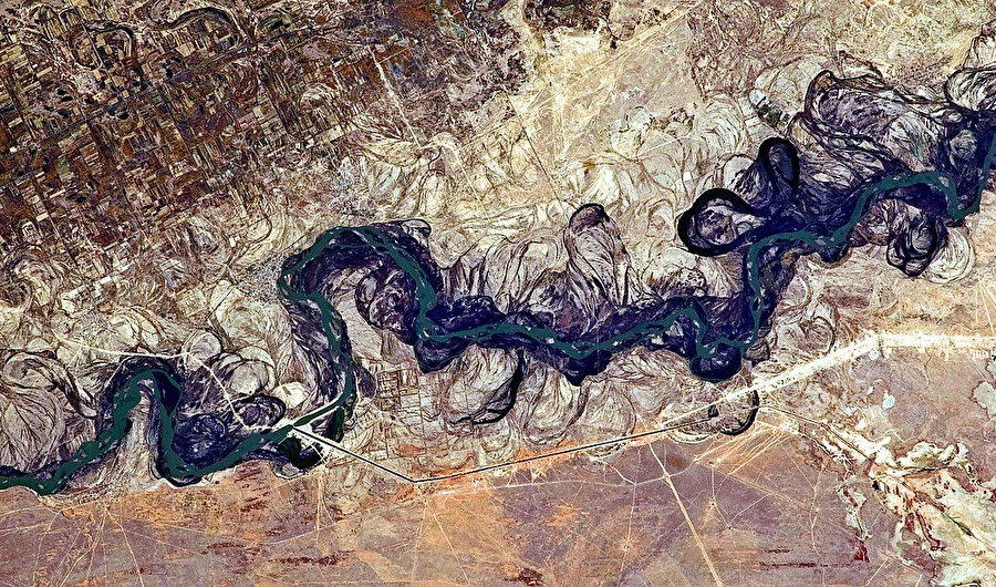 Seyhun nehri, Orta Asya'da bir nehirdir. Ceyhun nehri ile birlikte tarihi Maveraünnehir bölgesini oluştururlar.