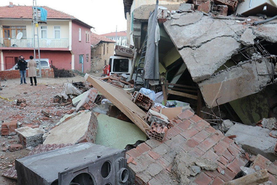 Depremin boyutu Malatya'da gün ağarınca ortaya çıktı