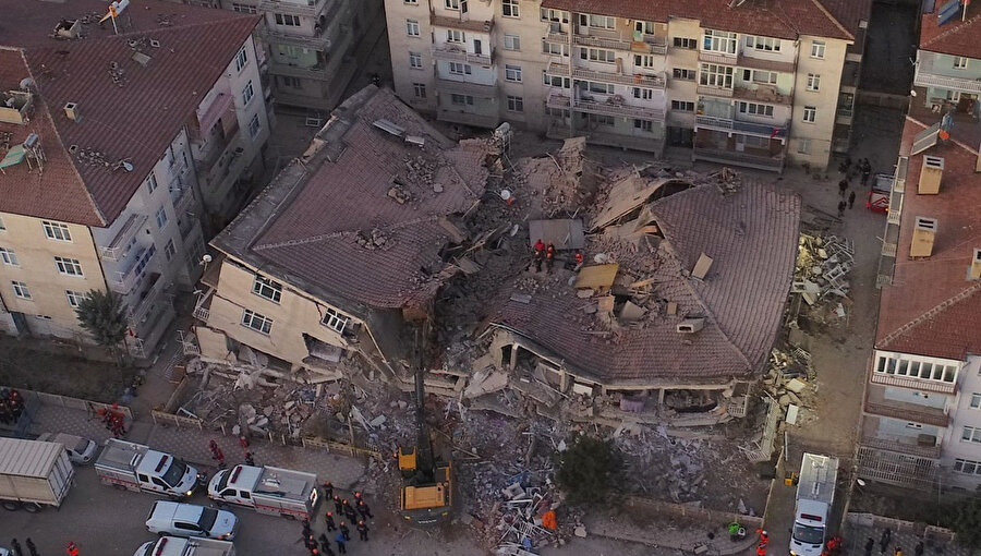 Elazığ'da çöken bina