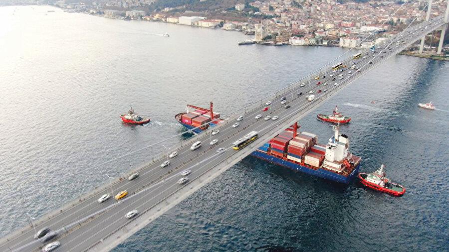 Öte yandan Boğazdan geçen gemilerin kaza riski meselesi var. Geçenlerde Erdoğan Independeta olayını hatırlatmıştı ama bu kadar etkisi olmasa bile sayısız kaza oluyor Boğaz’da.