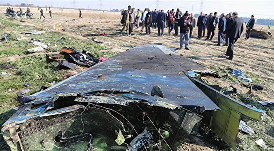 ABD’nin İran’la gerilimi 176 kişinin hayatını kaybettiği uçak faciasına neden oldu. İran, ABD üslerini hedef aldığı gece Tahran’dan Kiev’e giden Ukrayna uçağının seyir füzesi olduğu ihtimali üzerine yanlışlıkla düşürdüğünü açıklamıştı...