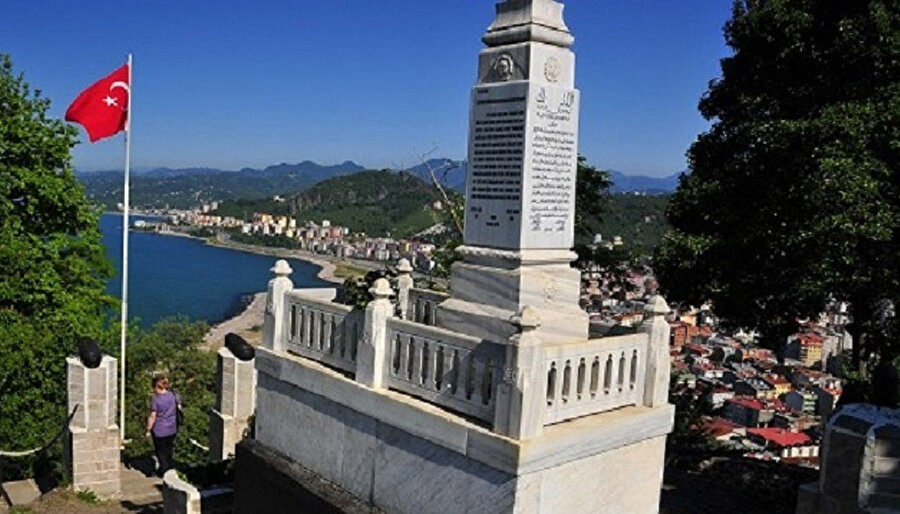 Atatürk’ün muhafız alayı komutanı Yarbay Topal Osman Ağa’nın anıt mezarı