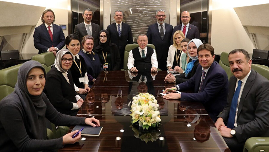 Cumhurbaşkanı Recep Tayyip Erdoğan, Senegal dönüşü uçakta gazetecilerin sorularını yanıtladı.