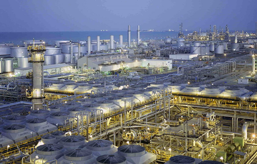 Husi milisler Suudi Arabistan'da Aramco petrol tesislerini hedef aldı