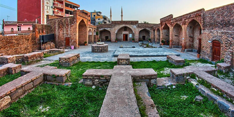 Şırnak'ın tarihi yapılarından Kırmızı Menderes