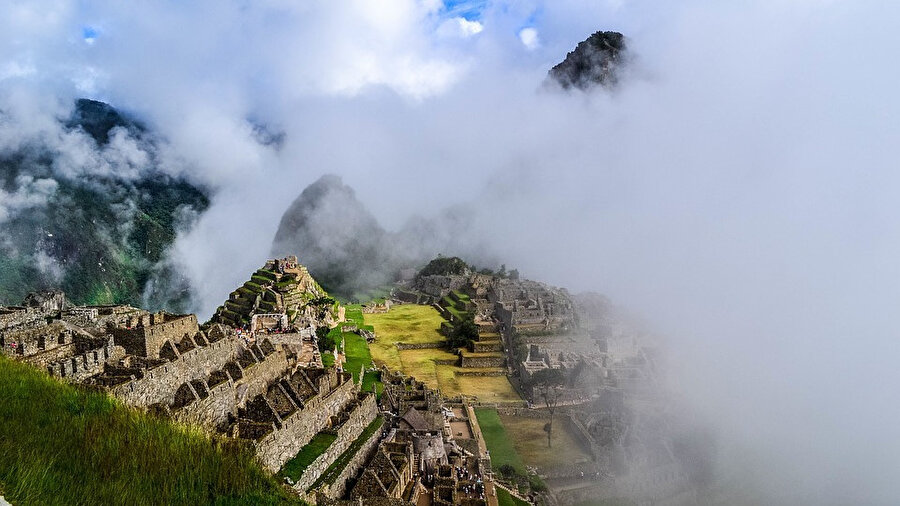 Sislerin arasındaki Machu Picchu