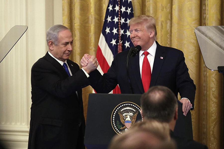 ABD Başkanı Trump, İsrail Başbakanı Netanyahu ile Beyaz Saray'da düzenlediği ortak basın toplantısı sırasında.