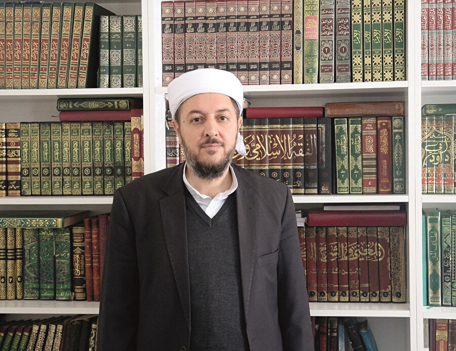 Abdülkerim Çevik Hoca, 1988 yılından itibaren, Seyda Burhaneddin’in Başmüderrisliğini yaptığı Siirt/Tillo Medresesinde eğitimine devam eden Çevik, Norşin medresesinde Başmüderris olarak çalışıyordu.