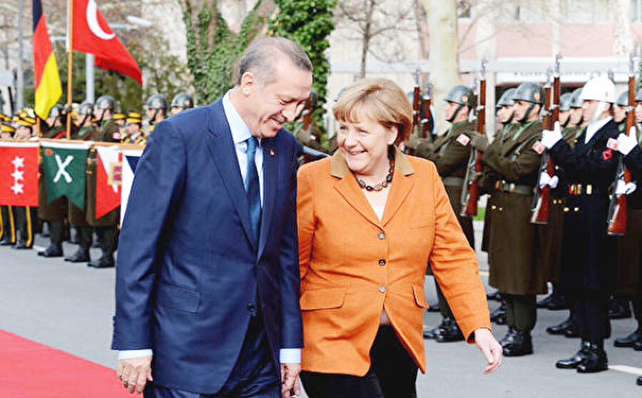 Merkel, Erdoğan'ın “bağımsız” duruşunu çok seviyor. Her normal lider gibi o da aynısını kendi ülkesi için istiyor.