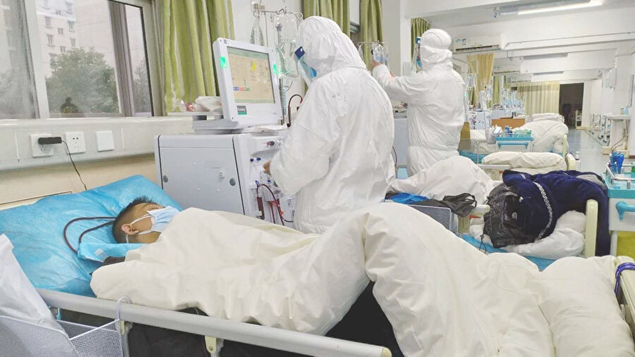 Virüsten dolayı 1,5 milyarlık Çin’de bir haftada 830 kişi etkilenmiş ve 25 kişi de hayatını kaybetmişti...