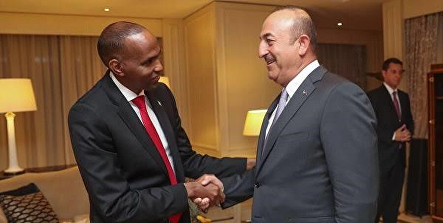 Dışişleri Bakanı Mevlut Çavuşoğlu’nun yaptığı açıklama Türkiye’nin Somali’nin yanında olmaya devam edeceğini göstermekte kararlı olduklarını ifade etmekte.