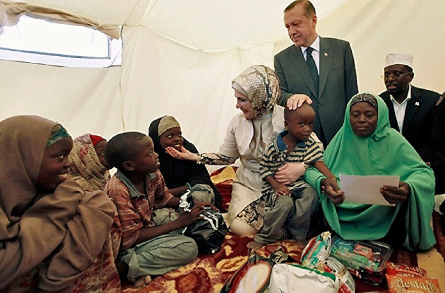 Cumhurbaşkanı Recep Tayyip Erdoğan’ın Somali ziyaretinden sonra Türkiye koşulsuz olarak Somali’nin acılarını sarması, kalkınması için destek oldu.