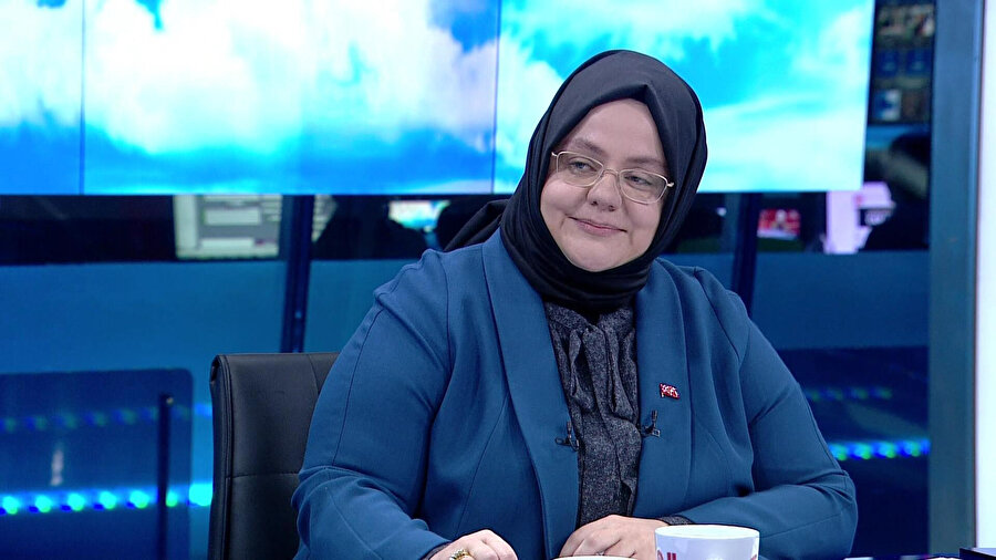 Aile, Çalışma ve Sosyal Hizmetler Bakanı Zehra Zümrüt Selçuk katıldığı programda açıklamalarda bulunurken