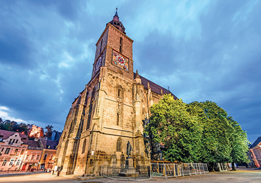 Ortaçağ’da inşa edilen Kara Kilise, Konsil Meydanı’nın en gözde simgesi.
