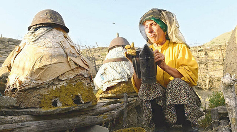 Hatice, filmde geçen “em size em bize, yari sana yari bana” cümlesini kullanarak belgeselin en can alıcı noktasını oluşturuyor.