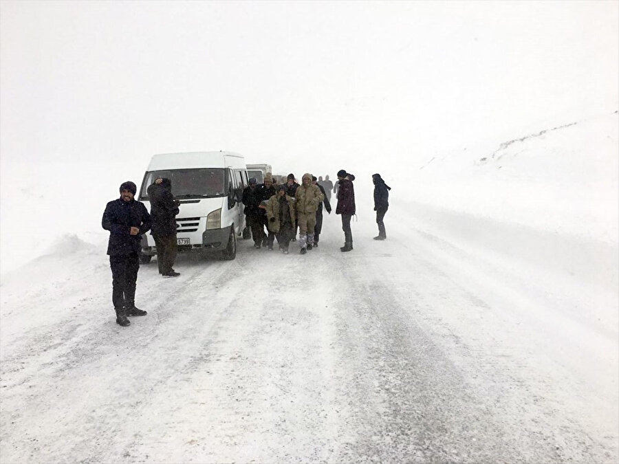 Van'da çığ felaketinin olduğu bölgeden arama kurtarma görüntülerin