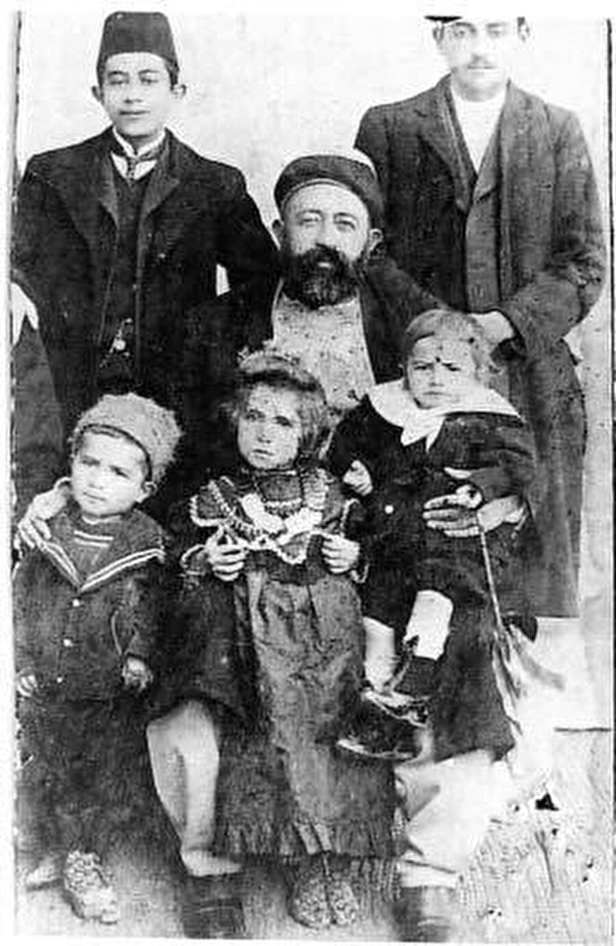 Hüseyin Şemsi Bey’in babası Şeyh Mehmet Efendi aile efradıyla