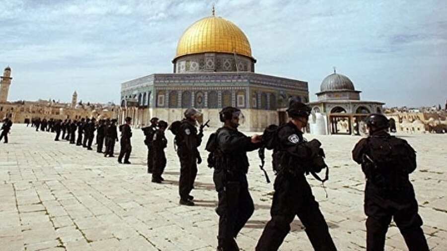 Kudüs yüzünden, Müslümanların ilgisizliğinden, korkaklığından da öfkeliyim. 