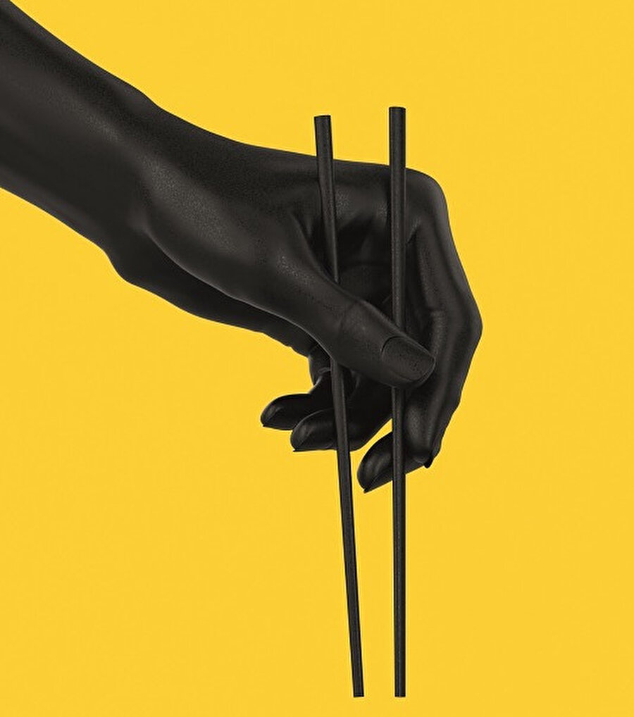 Çin mutfağının elbette tarihî ve sosyolojik bir bağlamı var; mesela kaşık yerine kamış kullanmalarının.