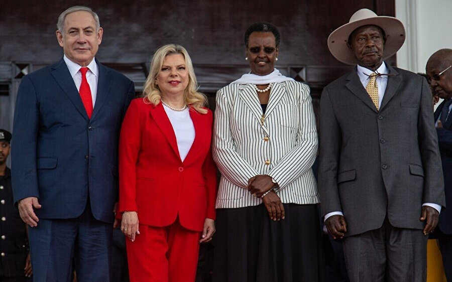 Uganda Devlet Başkanı Yoweri Museveni ile İsrail Başbakanı Binyamin Netanyahu ve eşleri.