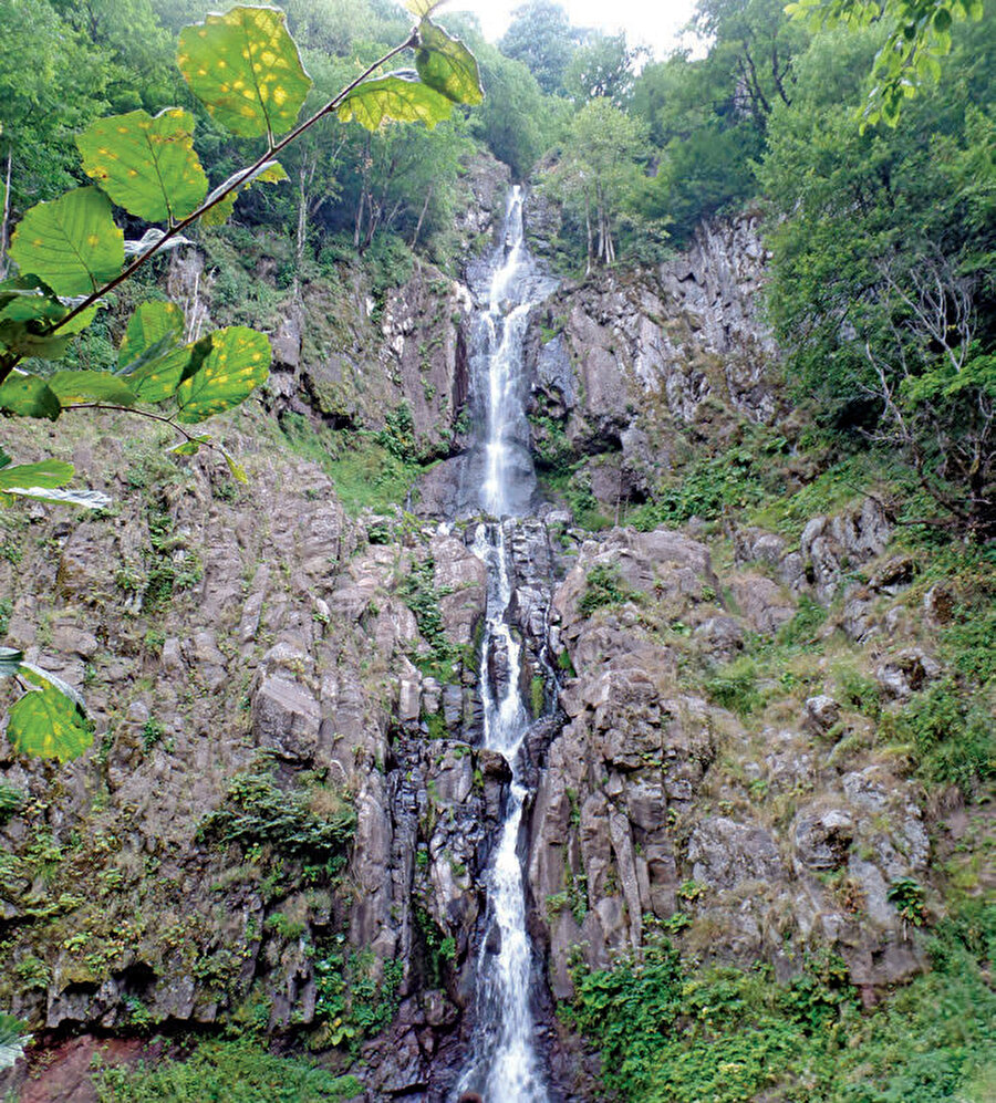 Uzundere Şelalesi.