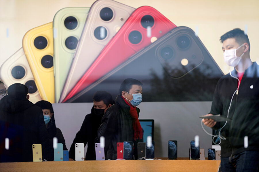 Apple, Çin'de kapattığı mağazalarını açacağını duyurdu.