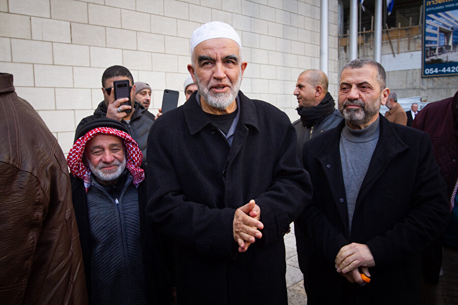 Filistin İslami Hareketi lideri Şeyh Raid Salah, İsrail'in kuzeyindeki Hayfa kentinde bulunan mahkemede gerçekleştirilen duruşmaya gelirken.