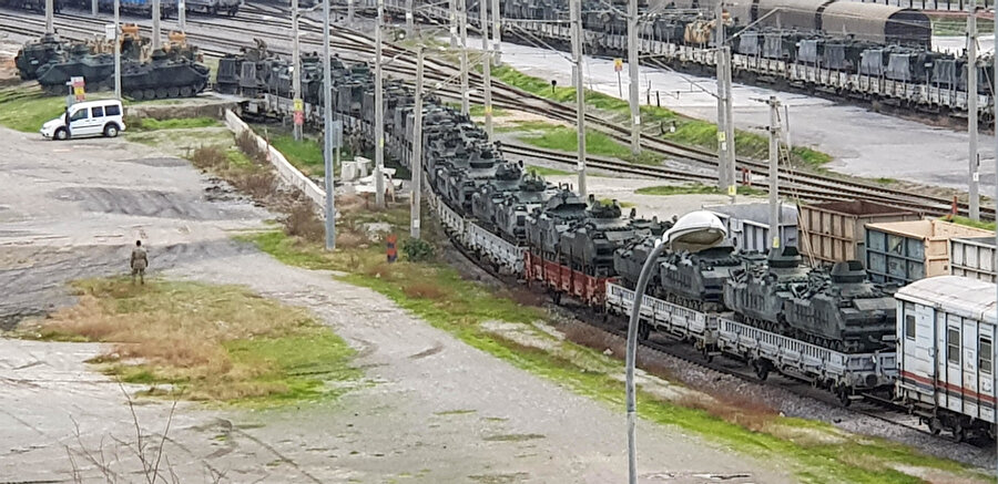 İskenderun'a trenle getirilen zırhlı araçlar