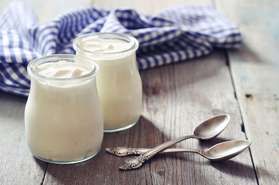 1 litre süte karşılık 1 yemek kaşığı yoğurt mayası