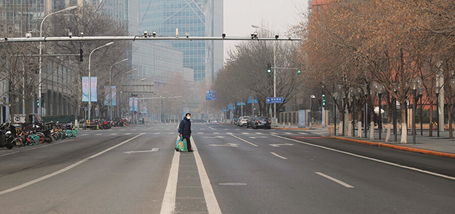 Çin'de halk sokaklara çıkamaz hale geldi...