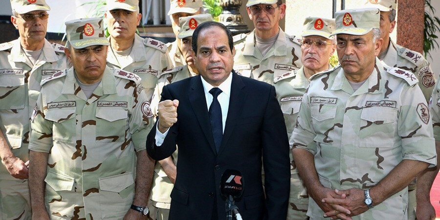 Gençlerin iş için çalacağı kapıların tümü Sisi’nin emrindeki askeriyeye açılıyor.
