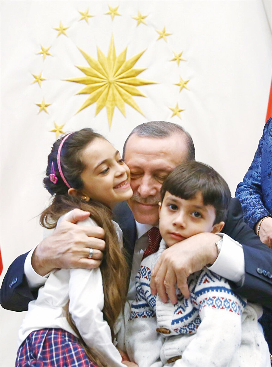 Cumhurbaşkanı Recep Tayyip Erdoğan, Tereddüt etmeden mazlum halkların yanında yer alarak yanlış teamülleri altüst etti. Ülke içerisinde bilhassa ulaşım alanı başta olmak üzere büyük projelere imza attı.