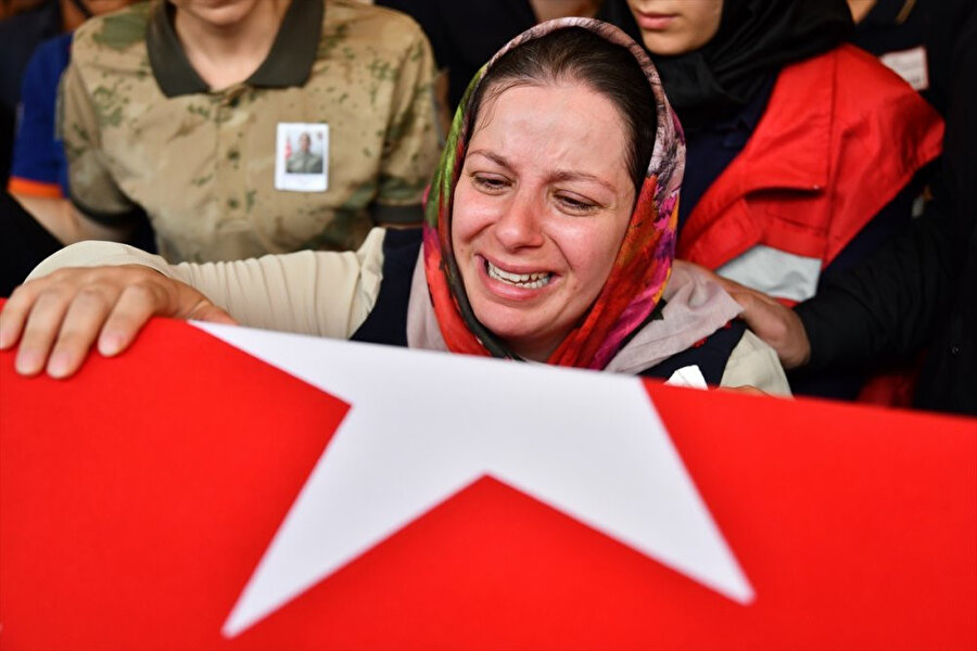 Suriye'nin İdlib kentinde rejim unsurlarınca yapılan yoğun topçu atışı sonucu 7 asker ile 1 sivil personel şehit olmuştu...