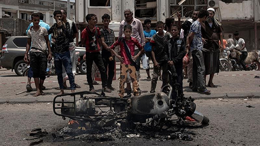 Yemen'de iç savaş sebebiyle bugüne kadar 100.000'nin üzerinde insan hayatını kaybetti.