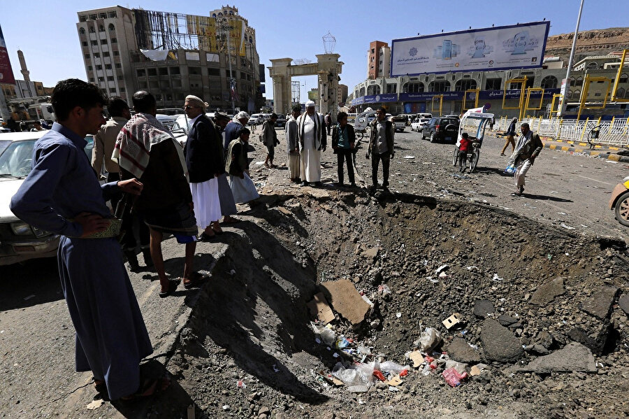  Suudi Arabistan liderliğindeki koalisyon güçlerinin Yemen'de gerçekleştirdiği hava saldırısı sonrası.